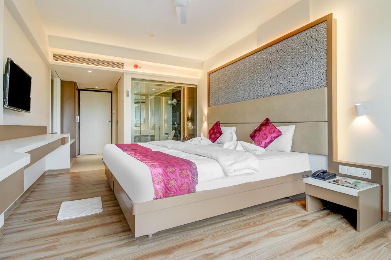 Hotel Grand Mookambika Navi Mumbai Esterno foto