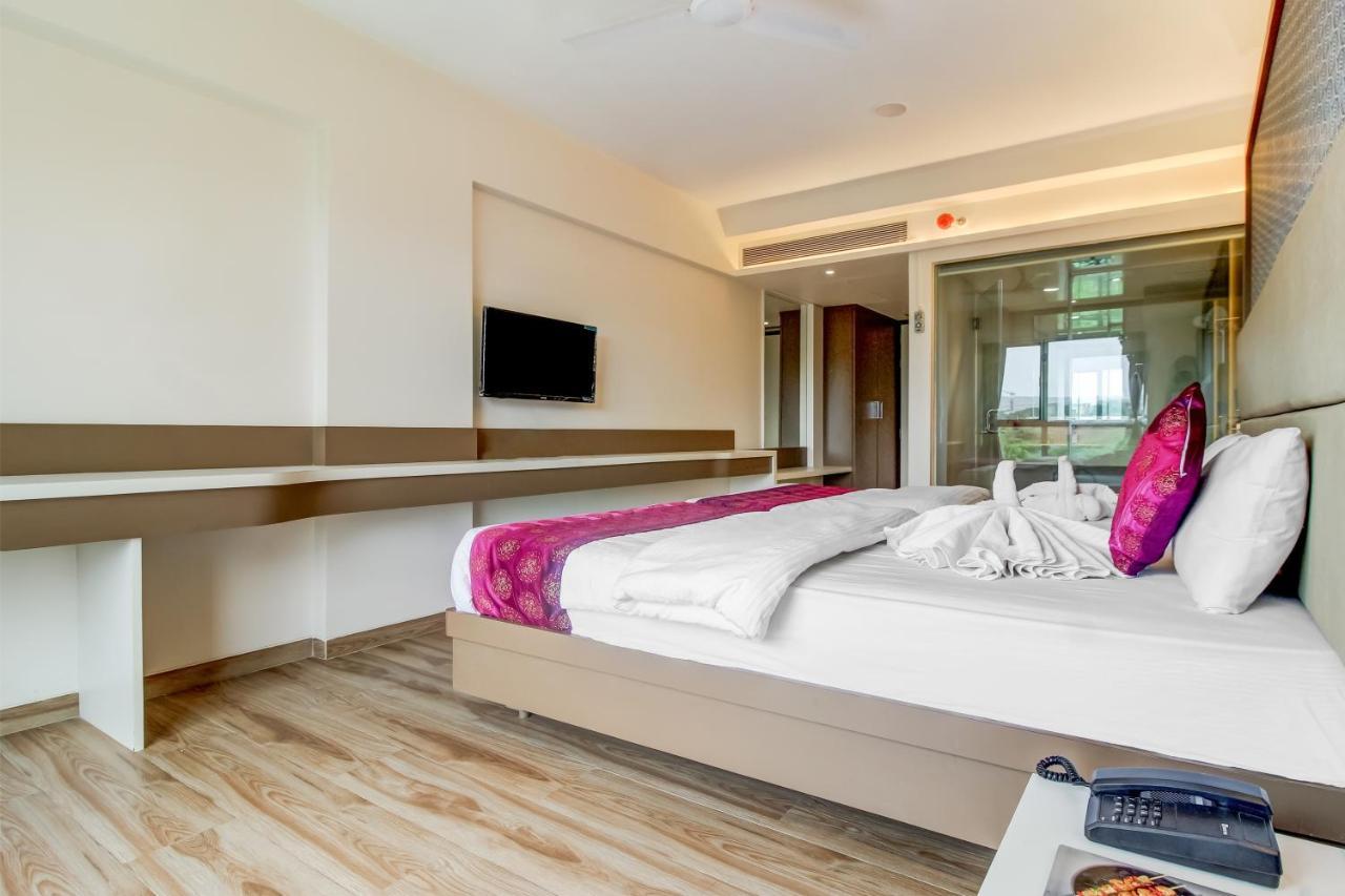Hotel Grand Mookambika Navi Mumbai Esterno foto